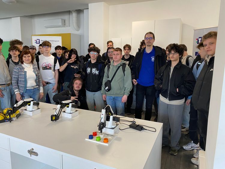 Tanulóink ellátogattak a nyíregyházi Digitális Tudásközpontba