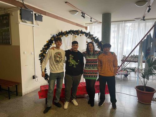 Ronda pulcsi Barbi.jpg